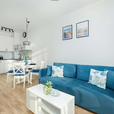 Blue And Beige In With Seasonal Pool, Parking And Balcony By Renters