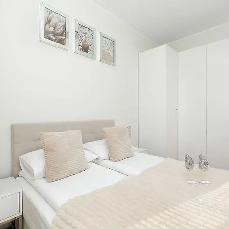 Apartment Blue And Beige In With Seasonal Pool, Parking And Balcony By Renters Sianozety