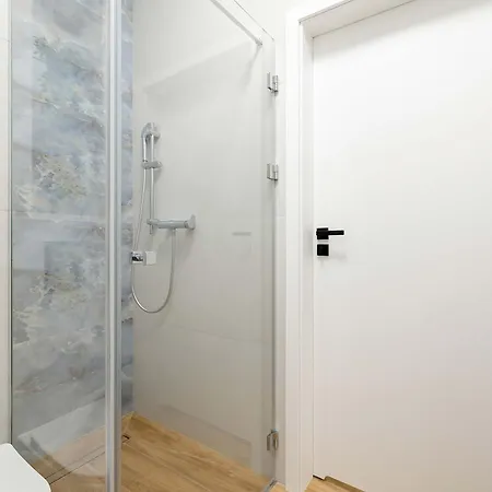 Blue And Beige In With Seasonal Pool, Parking And Balcony By Renters Apartment *