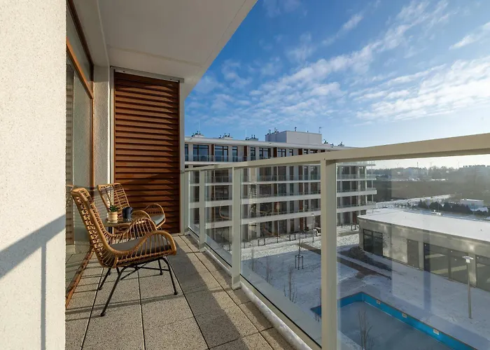 Blue And Beige In With Seasonal Pool, Parking And Balcony By Renters *