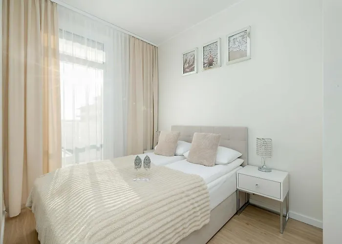 Apartamento Blue And Beige In With Seasonal Pool, Parking And Balcony By Renters