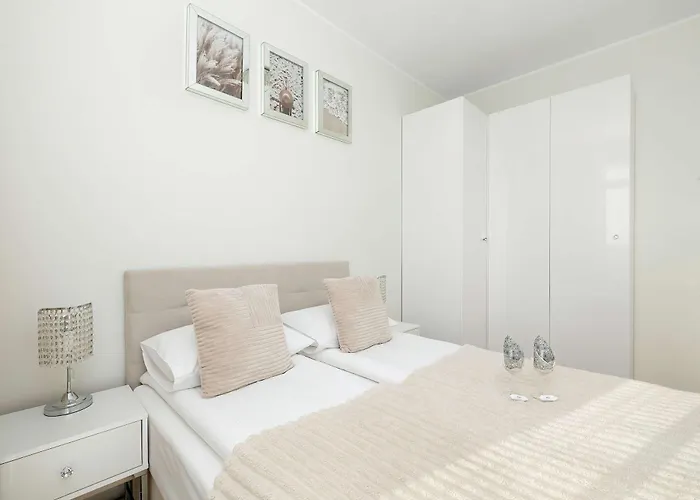 Apartamento Blue And Beige In With Seasonal Pool, Parking And Balcony By Renters Sianożęty
