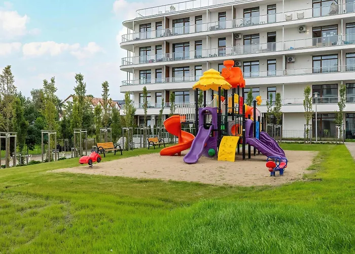 Apartamento Blue And Beige In With Seasonal Pool, Parking And Balcony By Renters